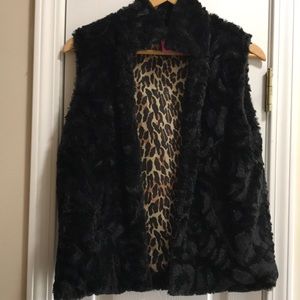 Betsey Johnson Black faux-fur cheetah lined vest